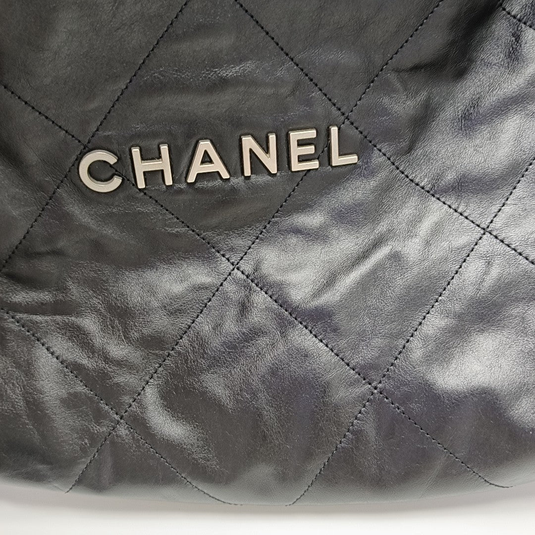 CHANEL 22 Medium Quilted Calfskin Black