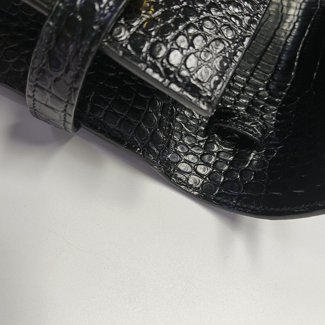 MANHATTAN Medium Calfskin Black