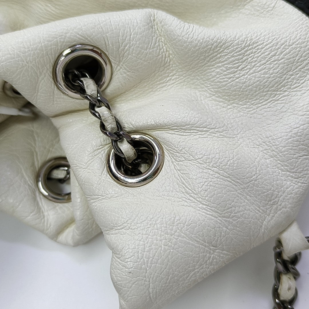 DRAWSTRING Medium Quilted Calfskin White