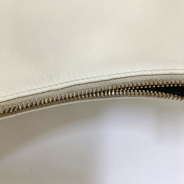 Authenticated pre-owned  Re-Edition2005 Saffiano Calfskin White - Crossbody Bag at Looply