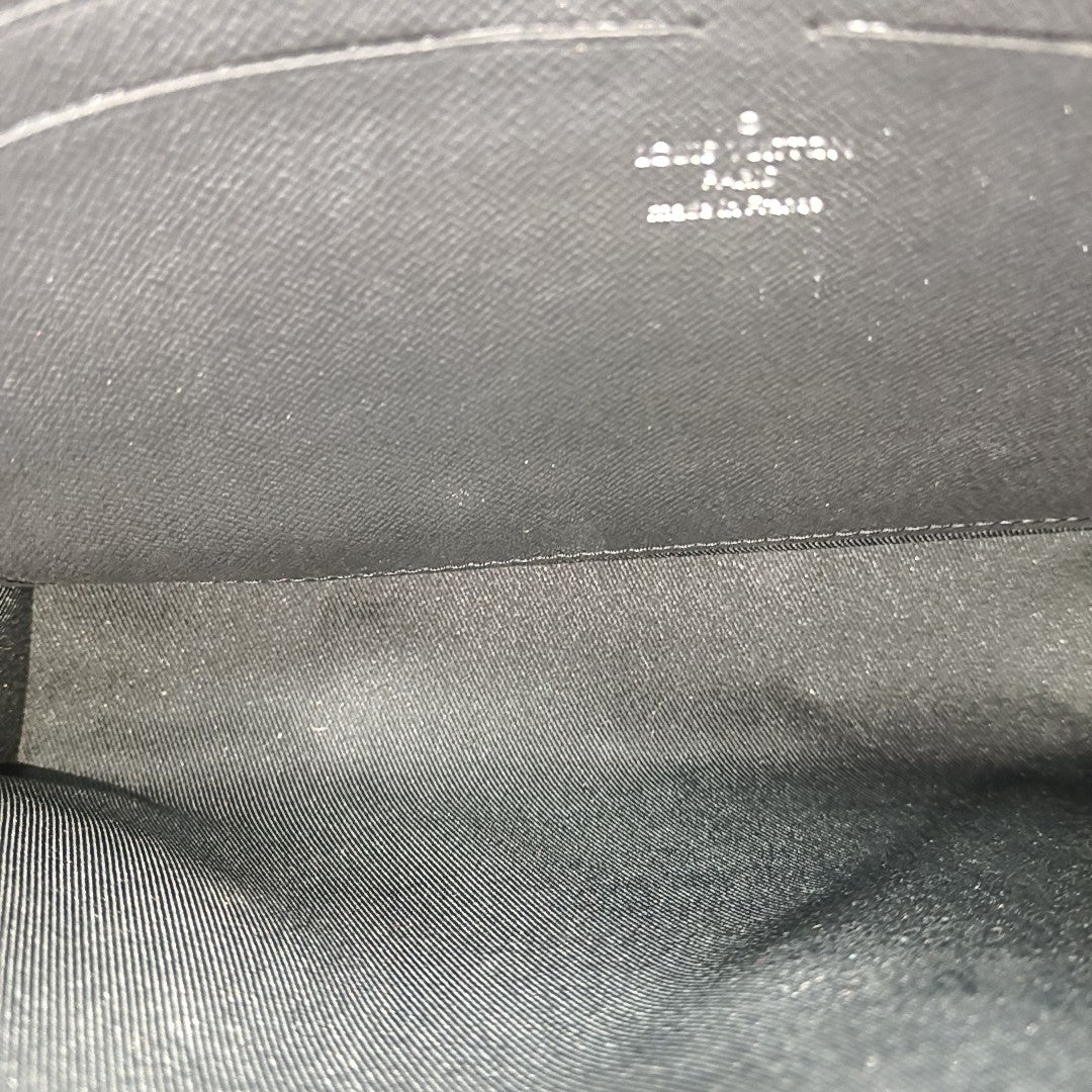 Pochette Voyag MM Damier Graphite Coated Canvas Gray