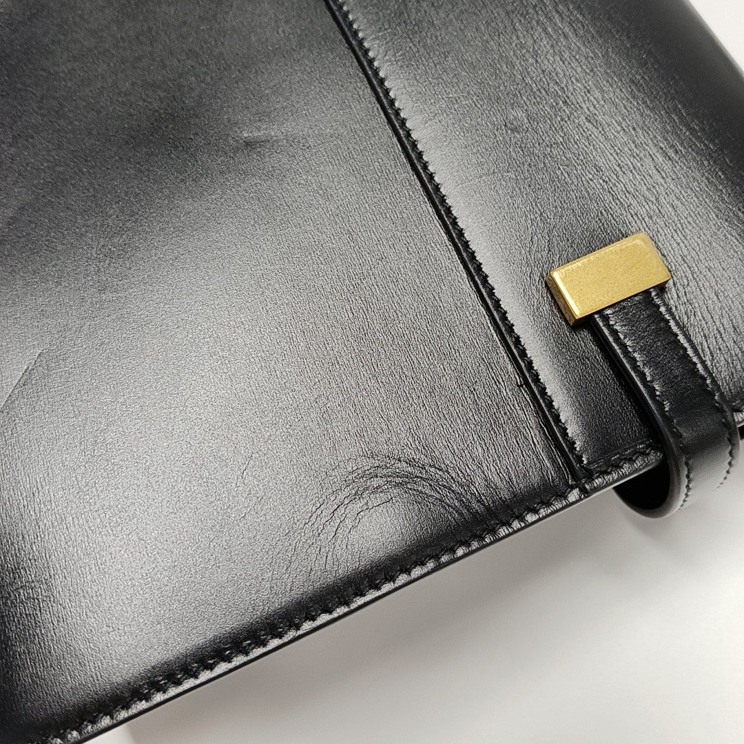 MANHATTAN Medium Calfskin Black
