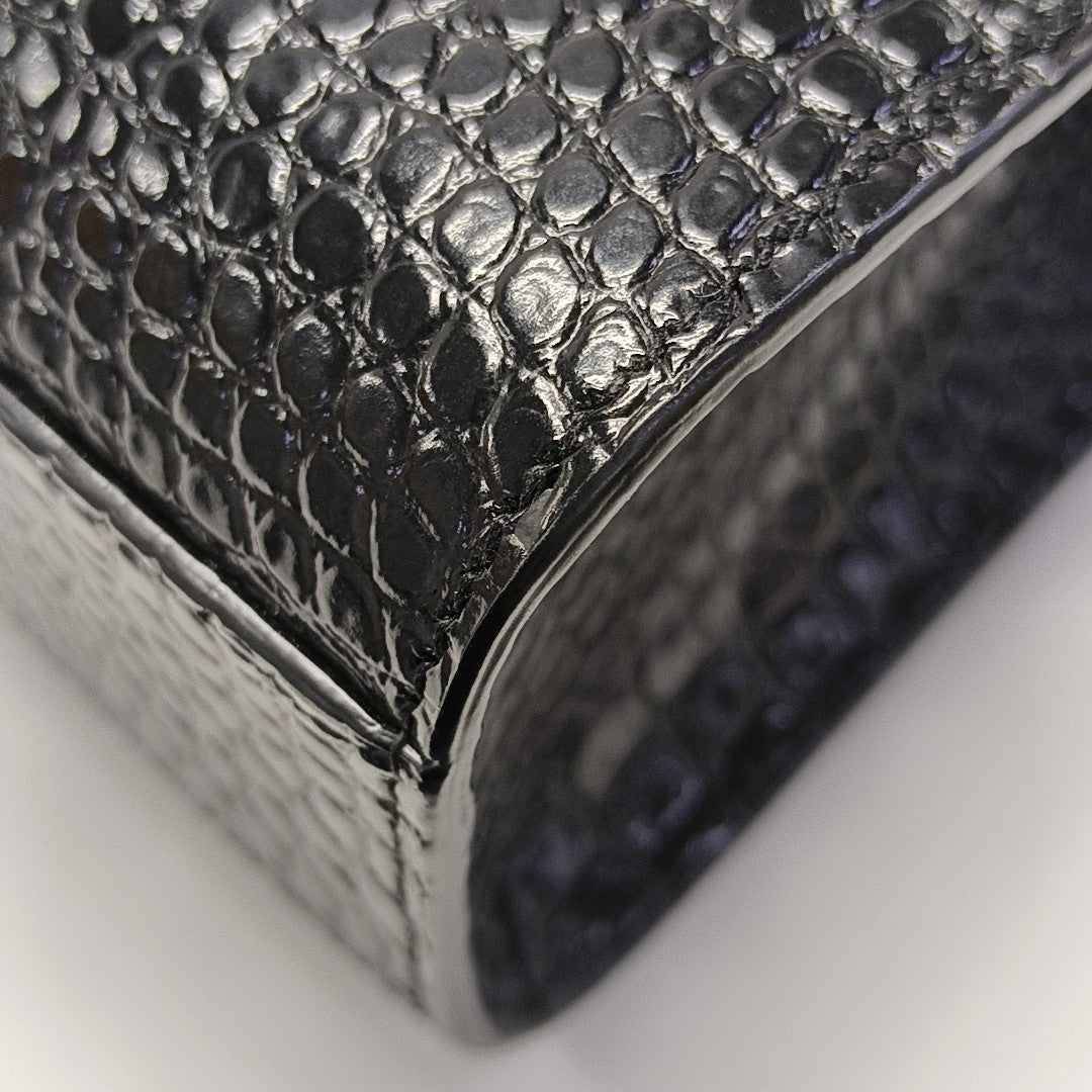 MANHATTAN Medium Calfskin Black
