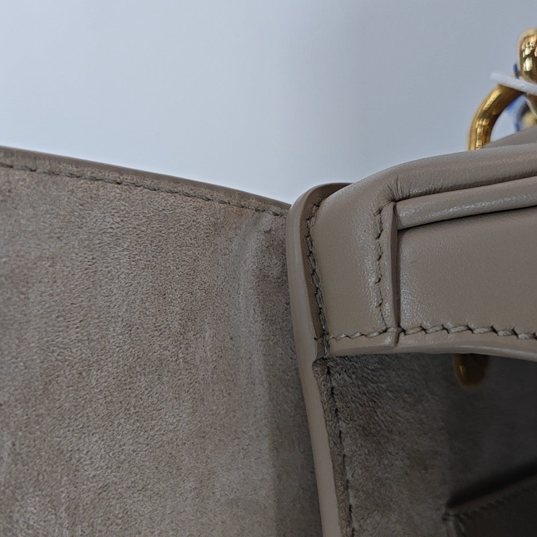 Bobby Medium Calfskin Beige