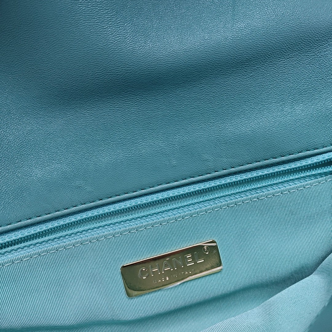 CHANEL 19 Large Quilted Lambskin Green