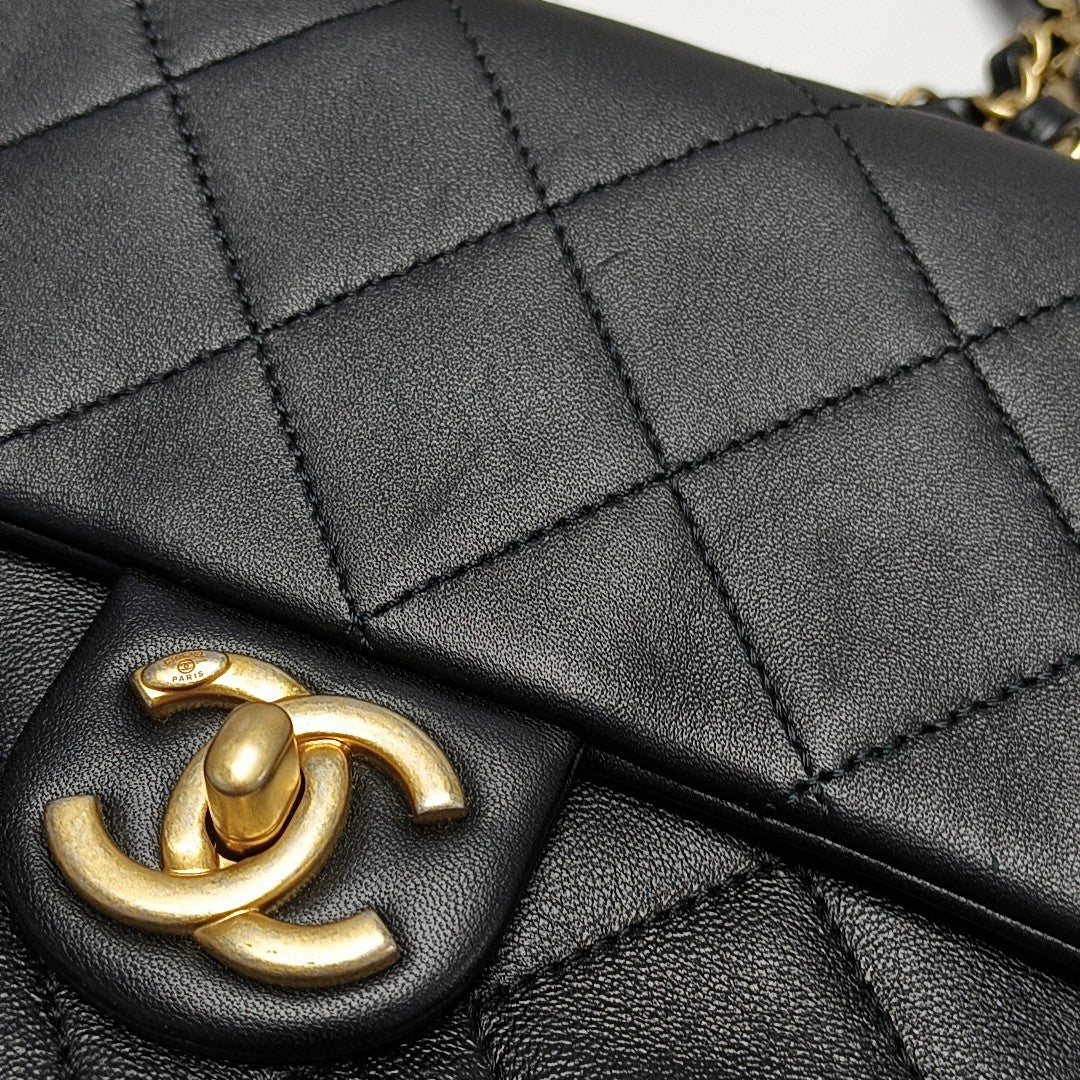 IN THE LOOP Quilted Lambskin Black