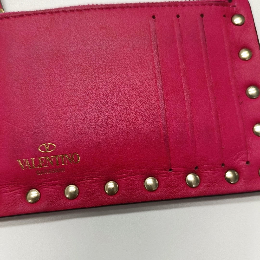 Authenticated pre-owned  Rockstud Calfskin Pink - Clutch at Looply