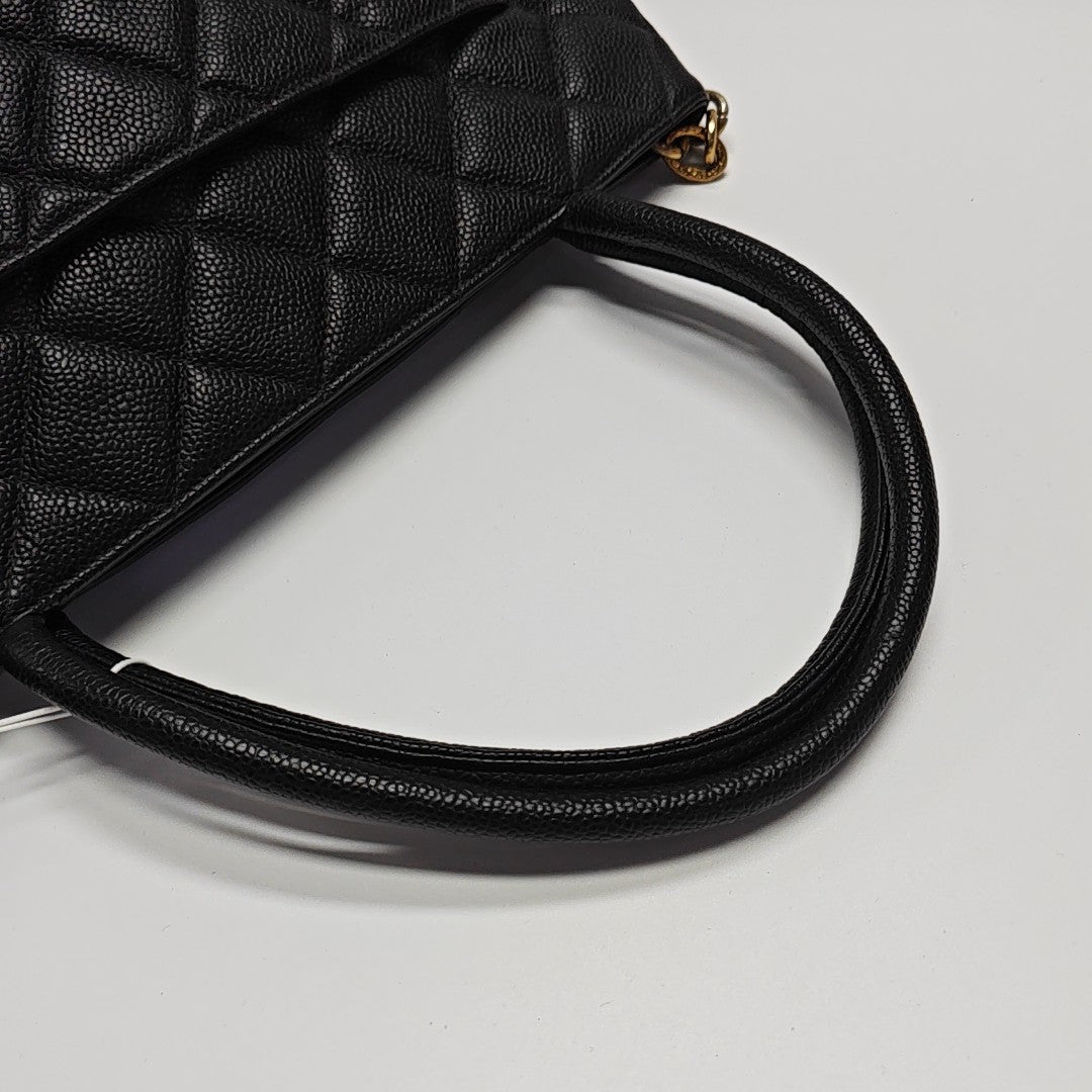 Authenticated pre-owned  MEDALLION Quilted Calfskin Black - Shoulder Bag at Looply