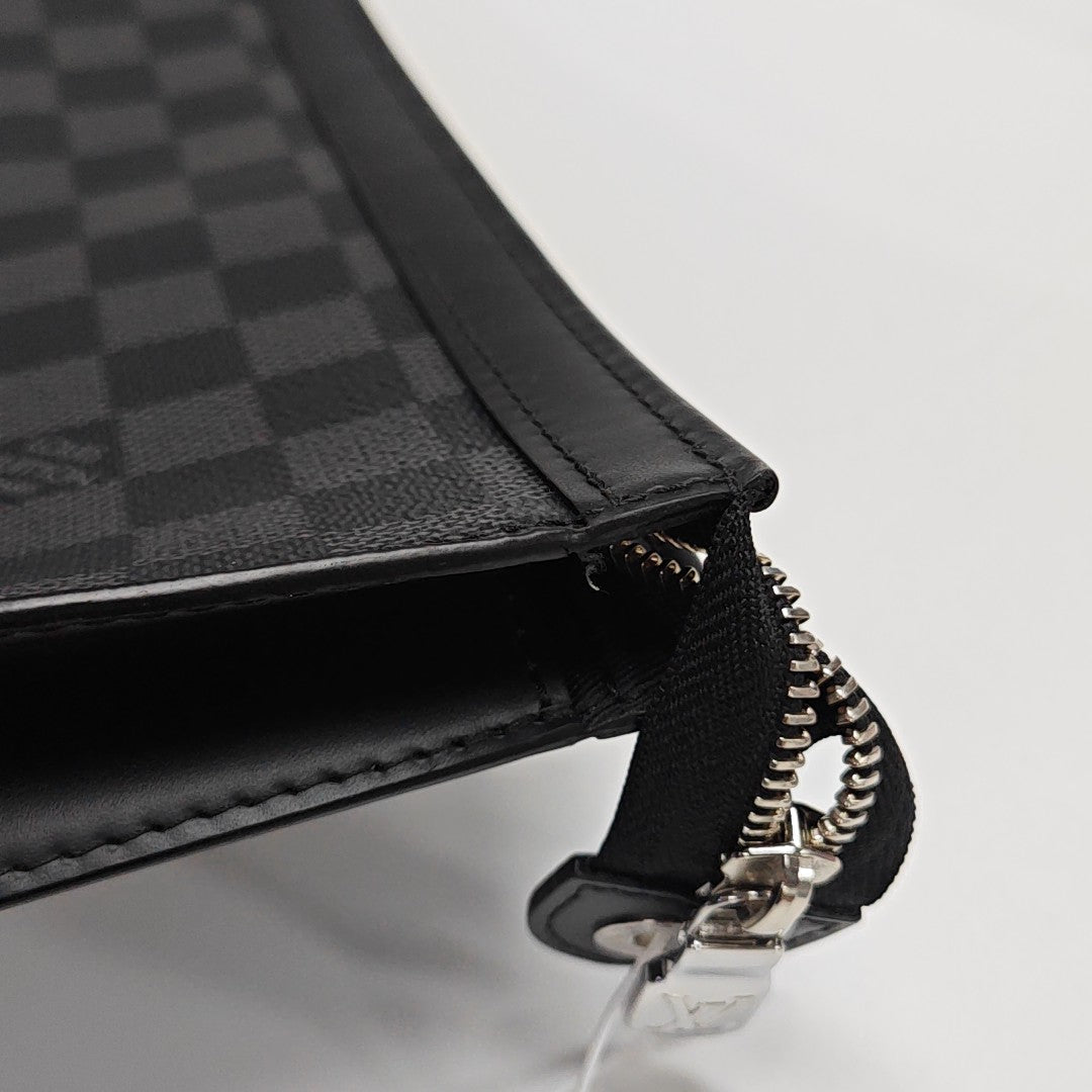 Pochette Voyag MM Damier Graphite Coated Canvas Gray