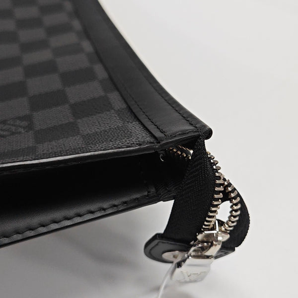 Pochette Voyag MM Damier Graphite Coated Canvas Gray