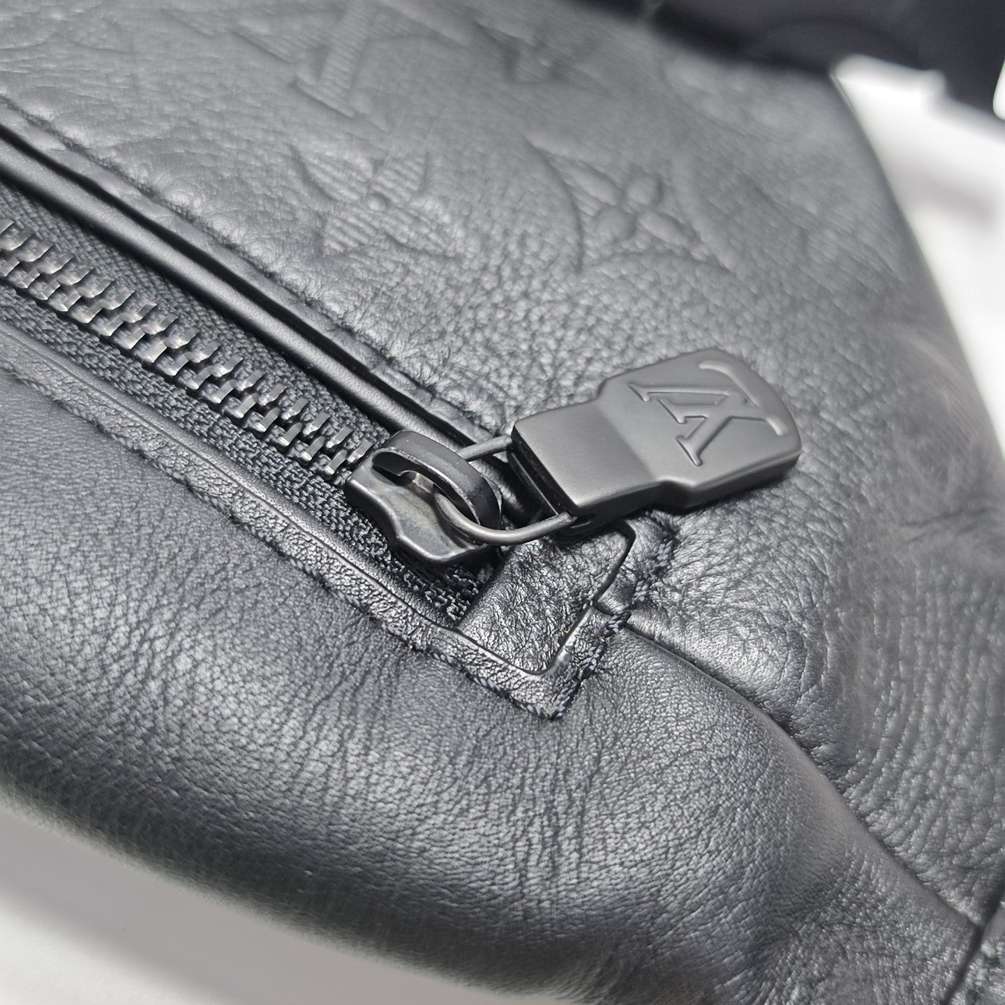 DISCOVERY Calfskin Black