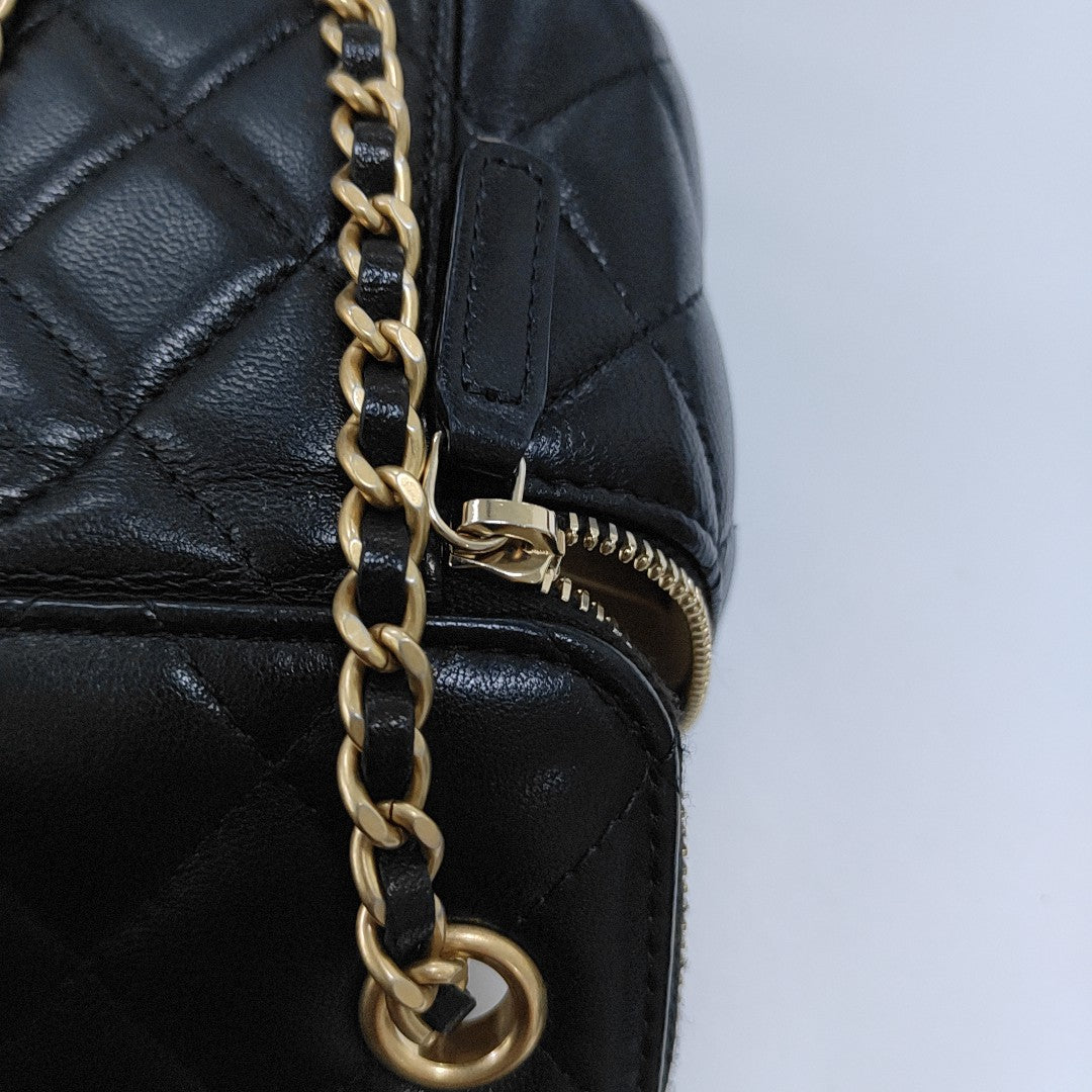Authenticated pre-owned  VANITY CASE Small Quilted Lambskin Black - Shoulder Bag at Looply