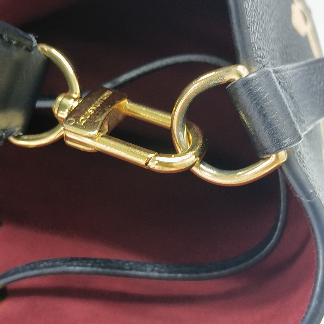 NÉONOÉ MM Calfskin Black
