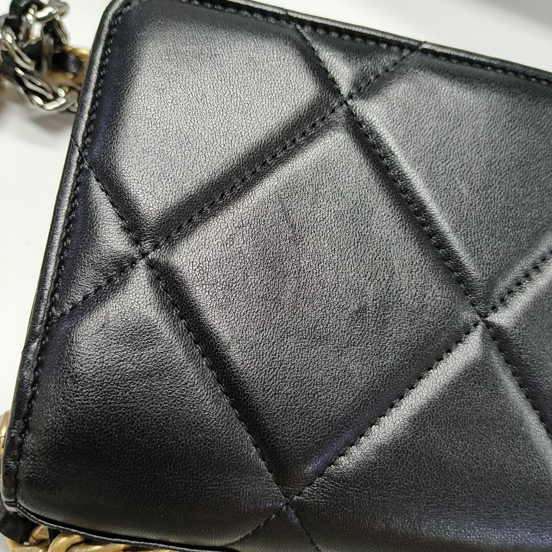 CHANEL 19 WOC Quilted Lambskin Black