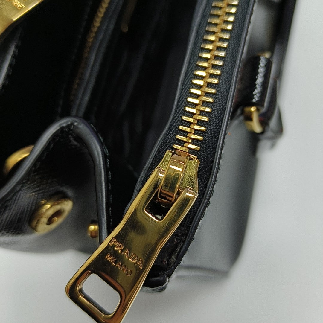 Galleria Small Saffiano Calfskin Black