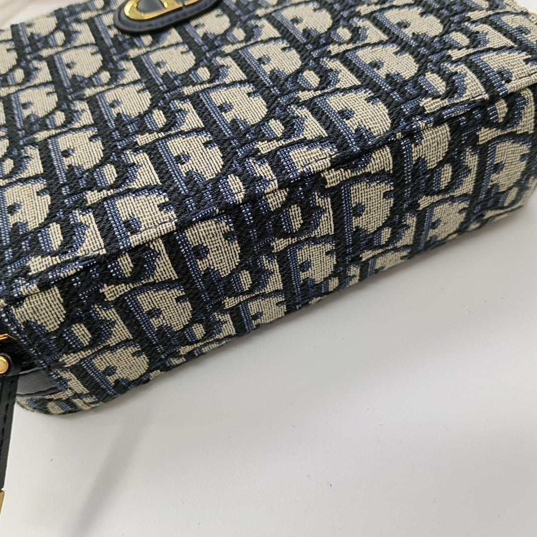 30 Montaigne Mini Oblique Canvas Blue