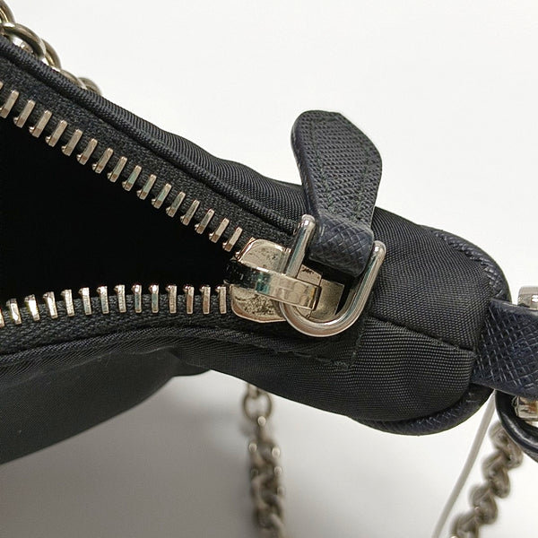 Authenticated pre-owned  Re-Edition2005 Nylon Black - Shoulder Bag at Looply