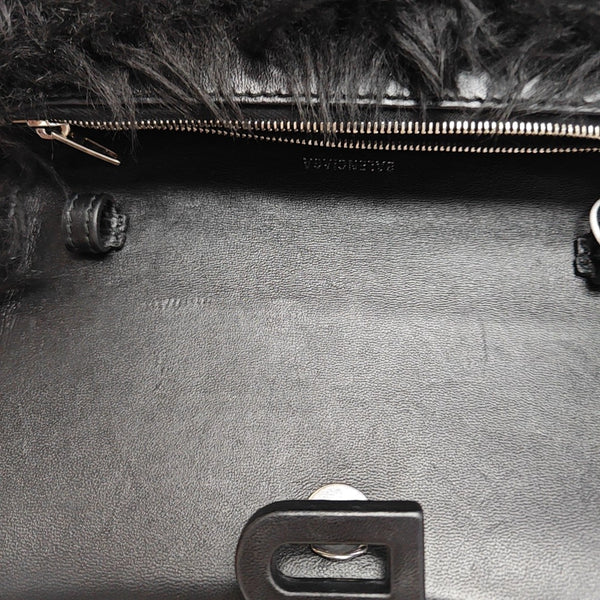 Hourglass Small Fur Black