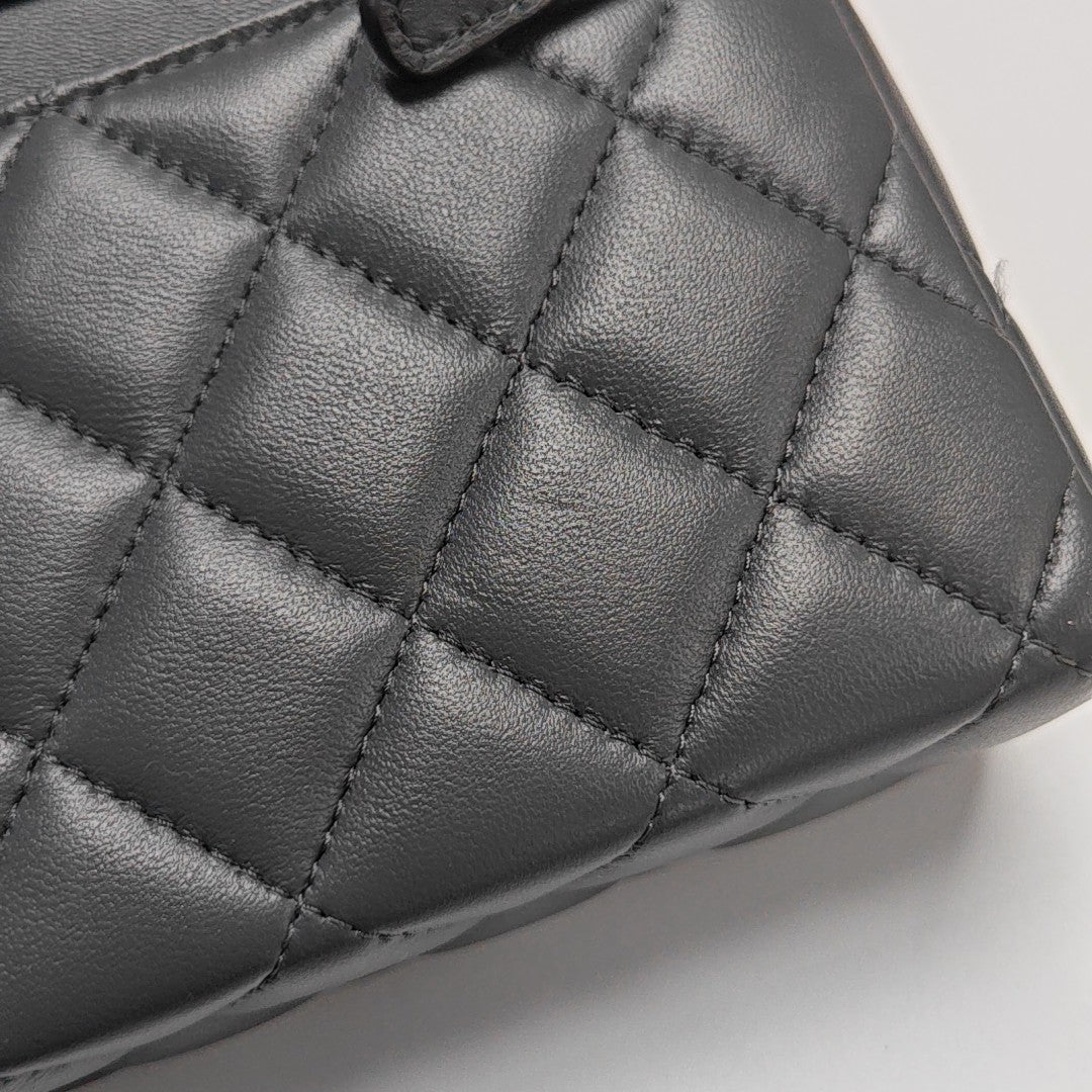 VANITY CASE Quilted Lambskin Gray