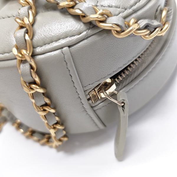 ROUND Quilted Lambskin Gray