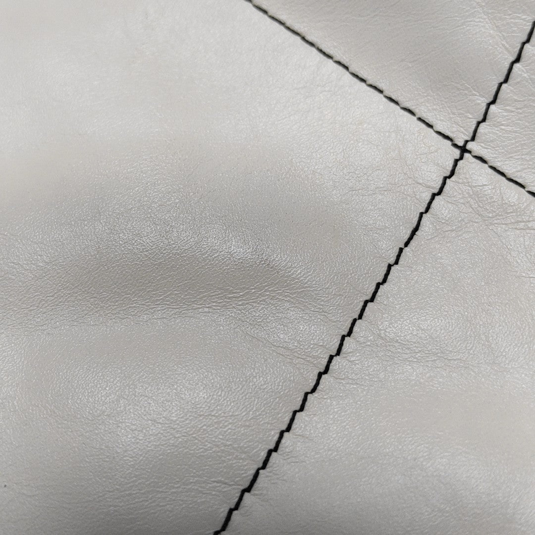 CHANEL 22 Medium Quilted Calfskin White