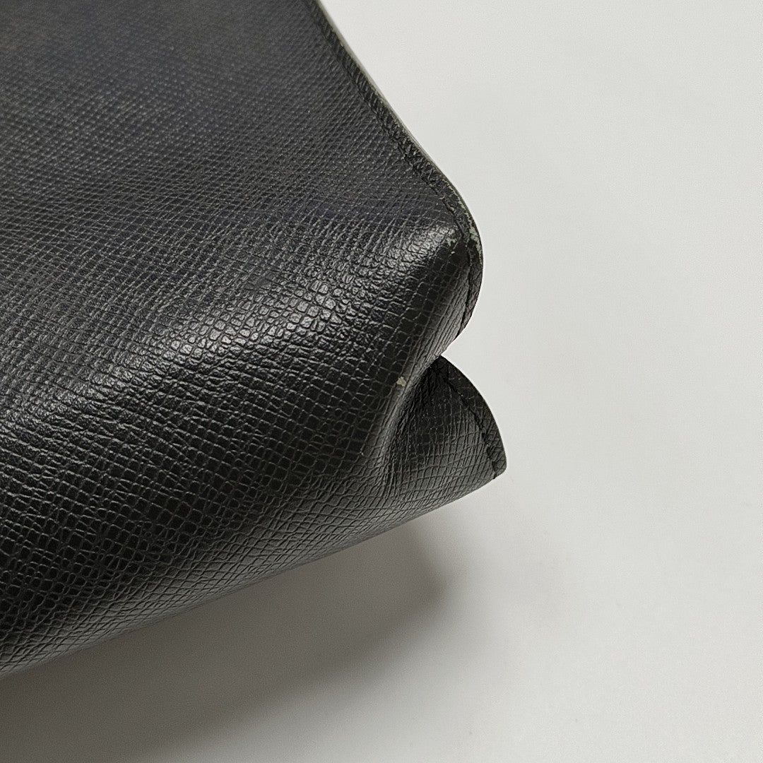 Pochette Voyag MM Calfskin Black