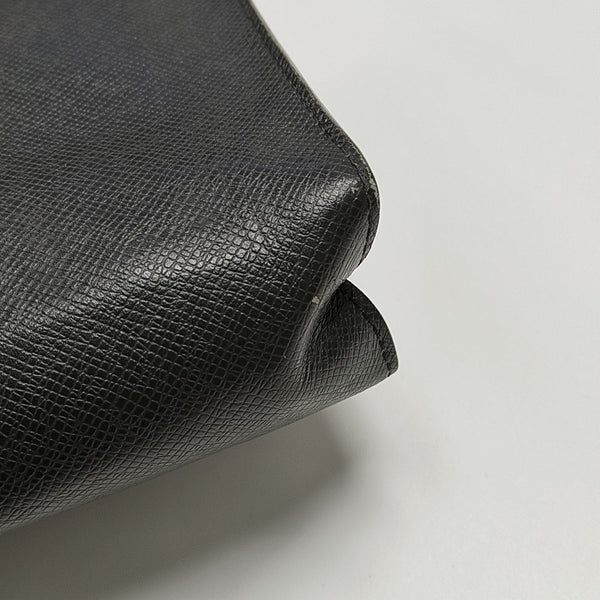Pochette Voyag MM Calfskin Black