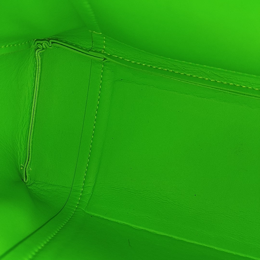 Authenticated pre-owned  Hourglass Calfskin Green - Crossbody Bag at Looply
