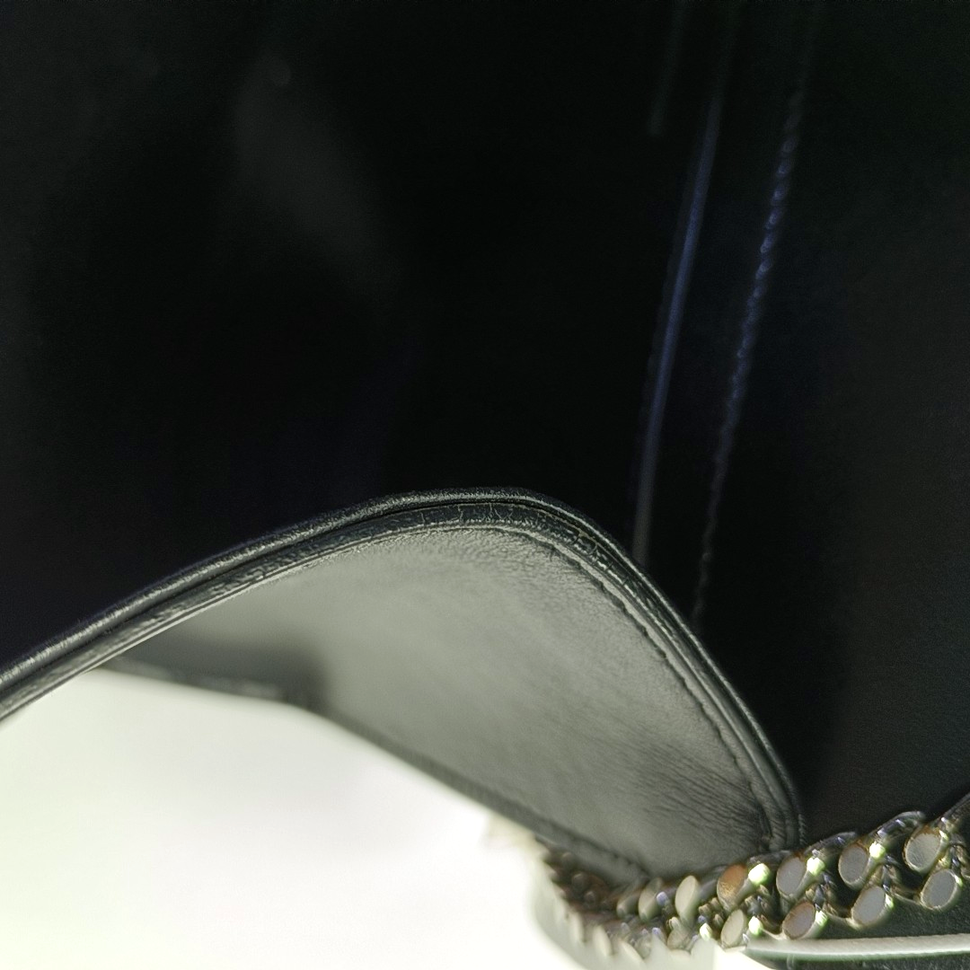 Authenticated pre-owned  KATE Calfskin Black - Shoulder Bag at Looply