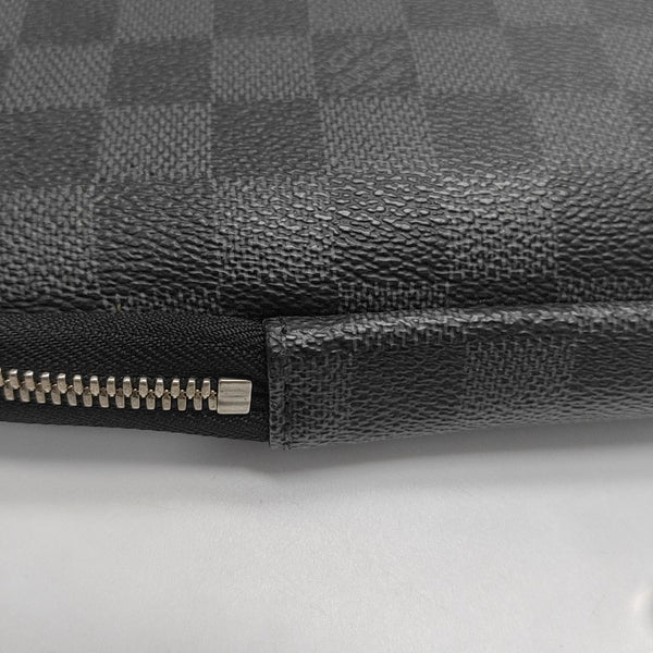 SLEEVE Damier Graphite Coated Canvas Black