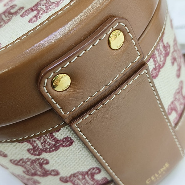 Authenticated pre-owned  TRIOMPHE Small Fabric Brown - Shoulder Bag at Looply