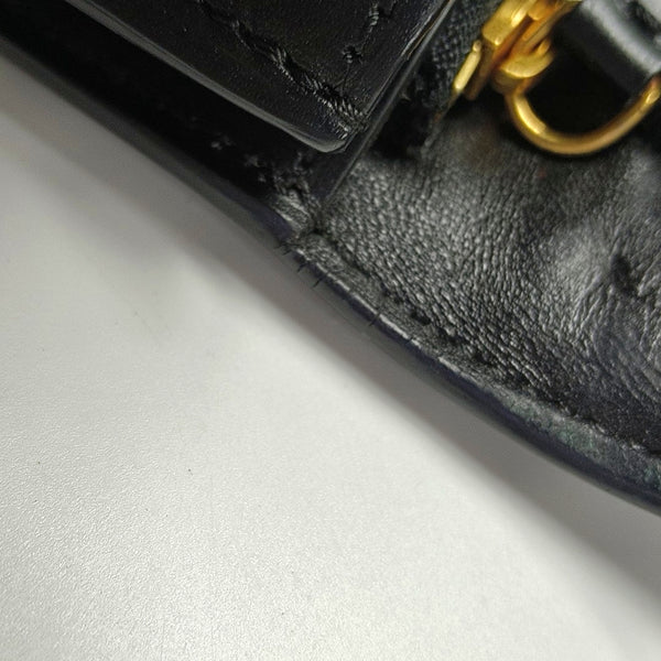 Authenticated pre-owned  CLASSIC BOX Medium Calfskin Black - Crossbody Bag at Looply