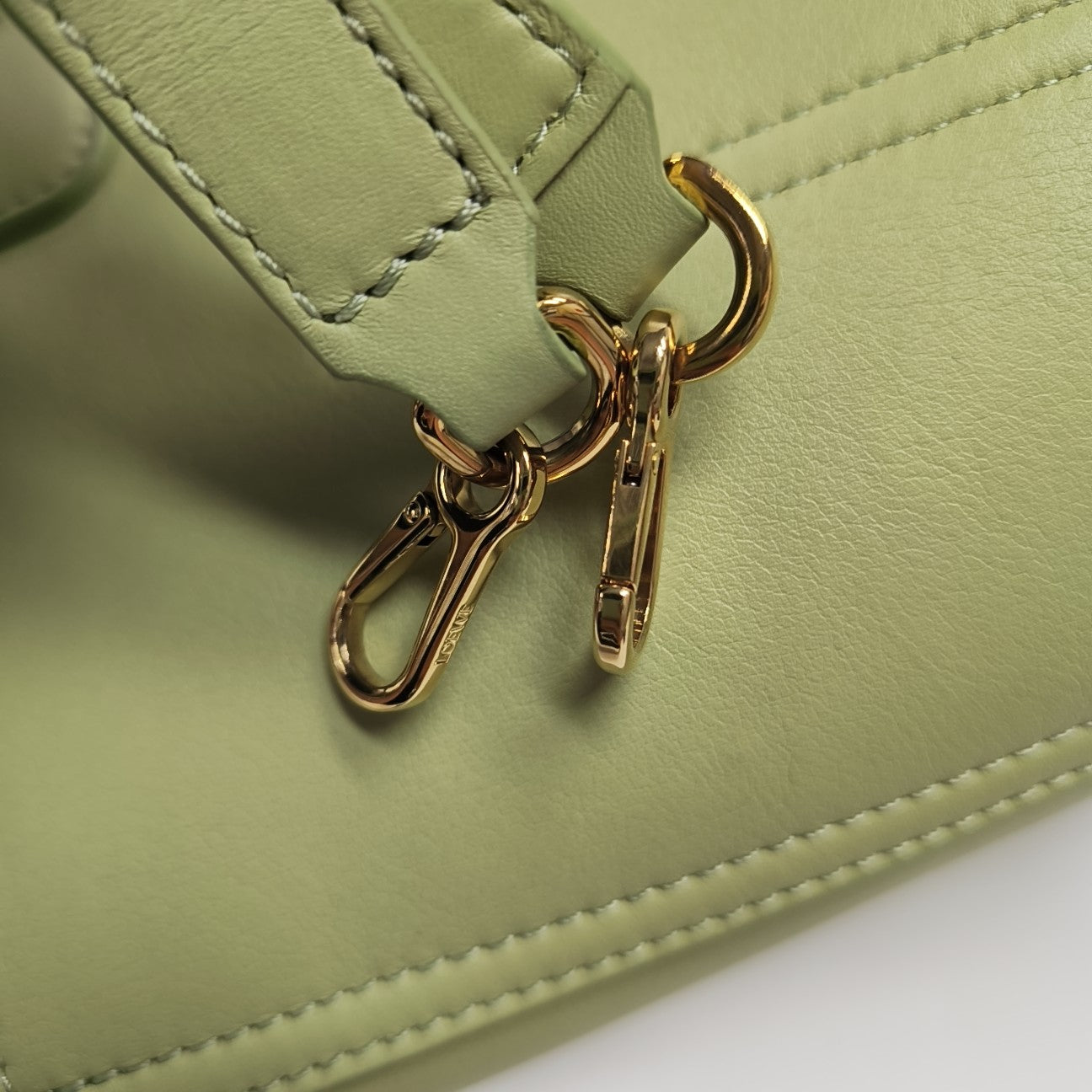 Pebble Bucket Calfskin Green