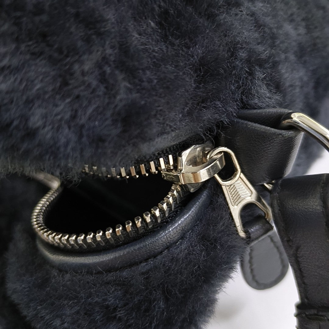 Bazar Fur Black