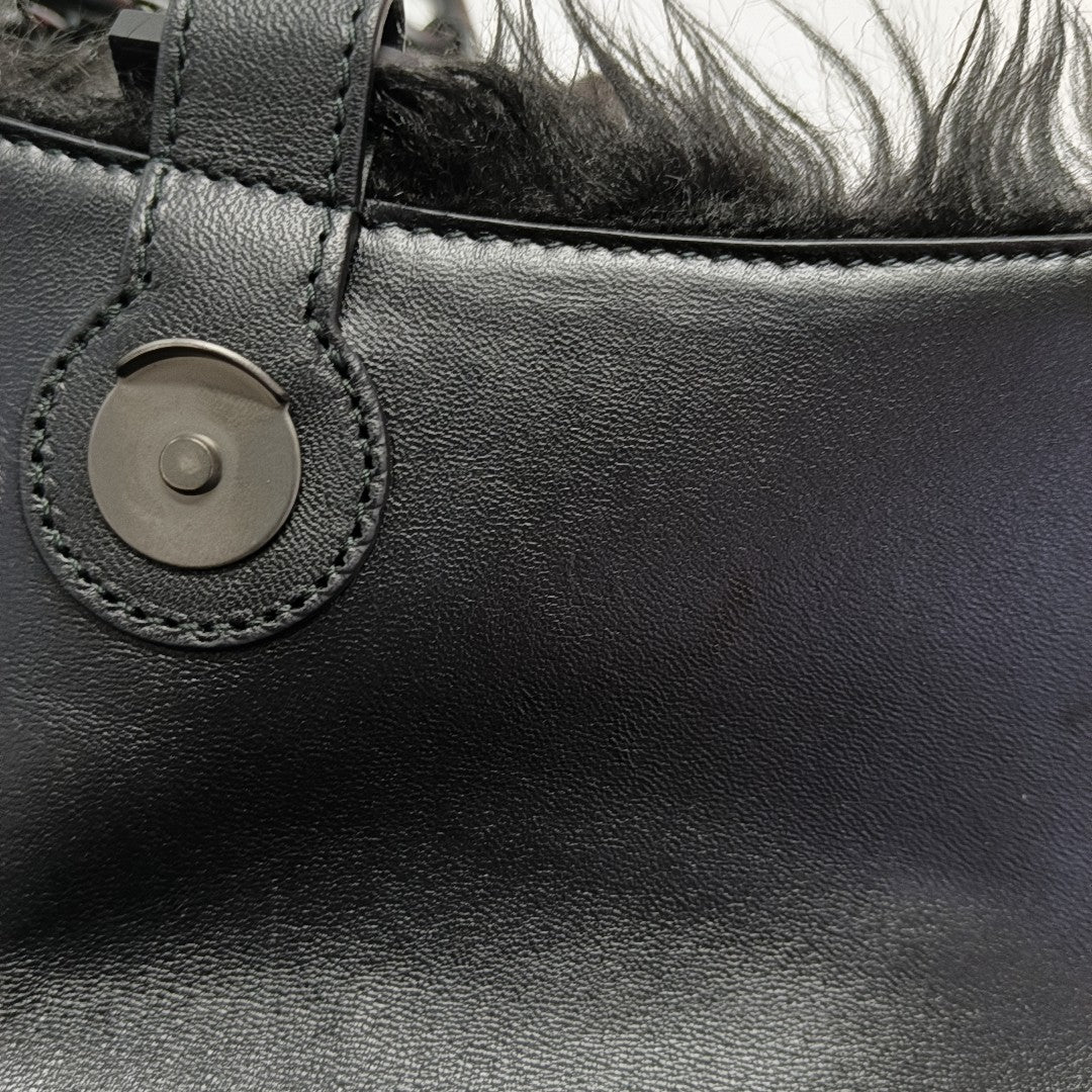 Hourglass Small Fabric Black