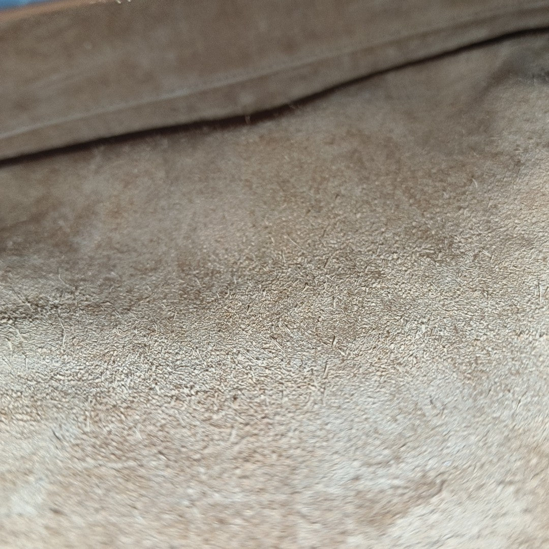 16 Medium Calfskin Brown