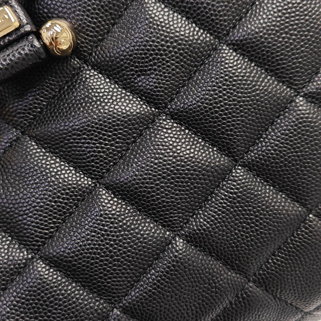 URBAN SPIRIT Small Quilted Grained Calfskin Black