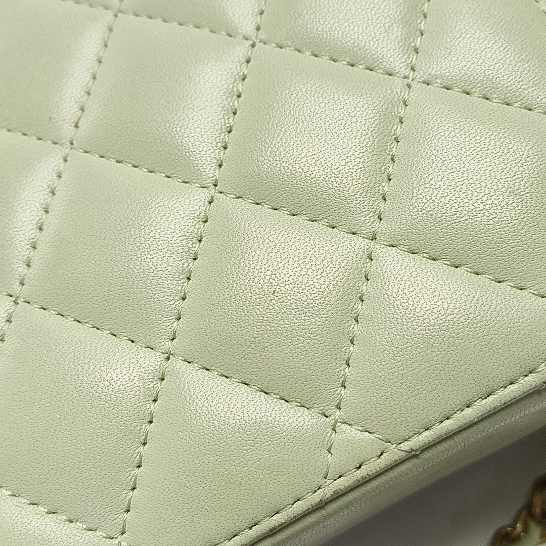 SURPIQUE Quilted Lambskin Green