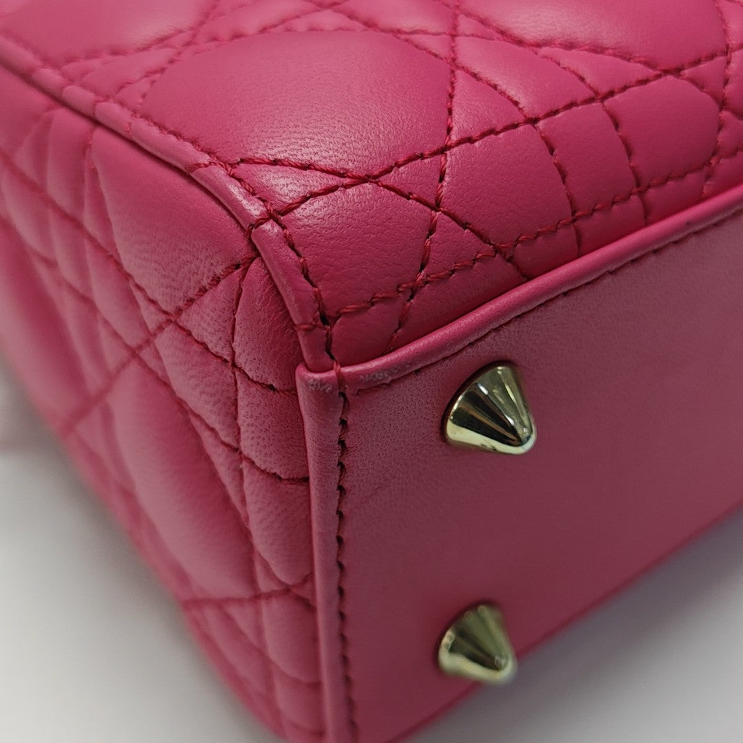 Lady Dior Pequeño Piel de Cordero Acolchada Rojo
