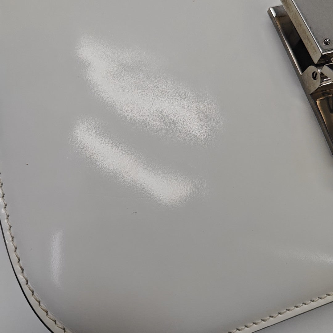 CLASSIC BOX Medium Calfskin White