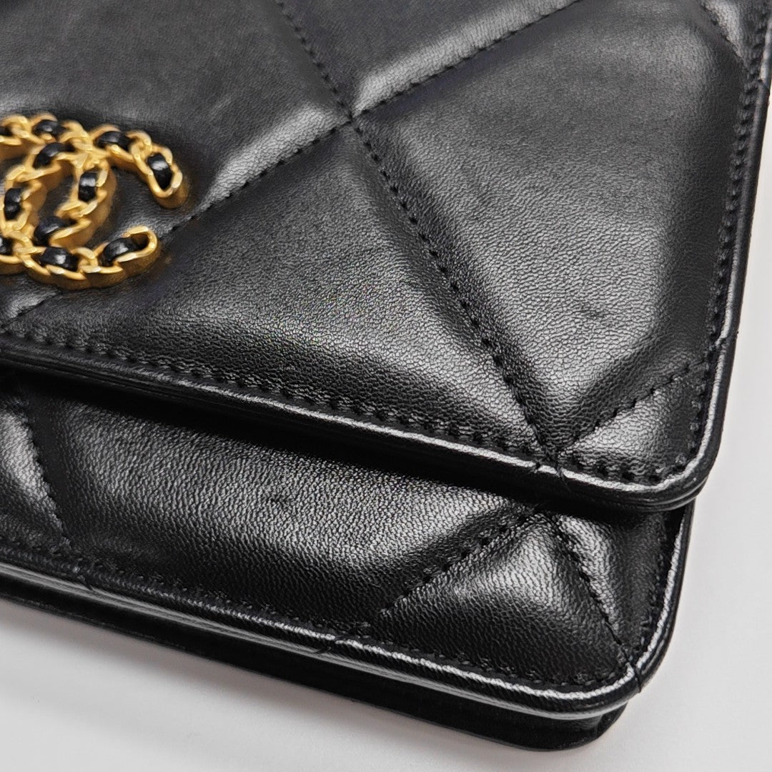 CHANEL 19 WOC Quilted Lambskin Black