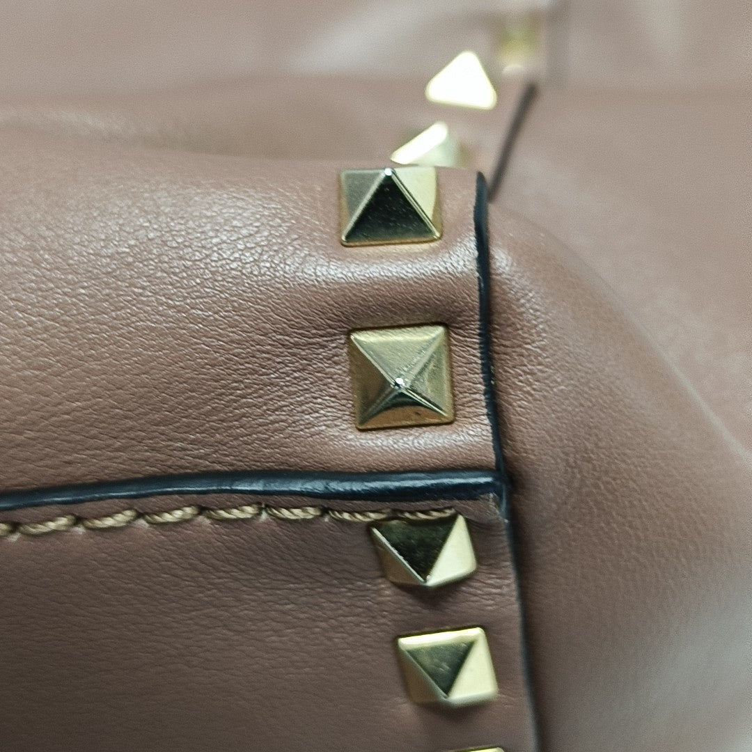 Rockstud Calfskin Beige