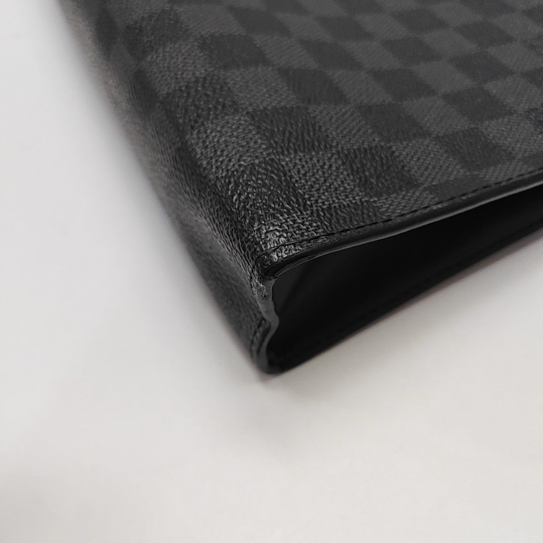 Pochette Voyag MM Damier Graphite Coated Canvas Gray