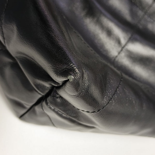 CHANEL 22 Medium Quilted Calfskin Black
