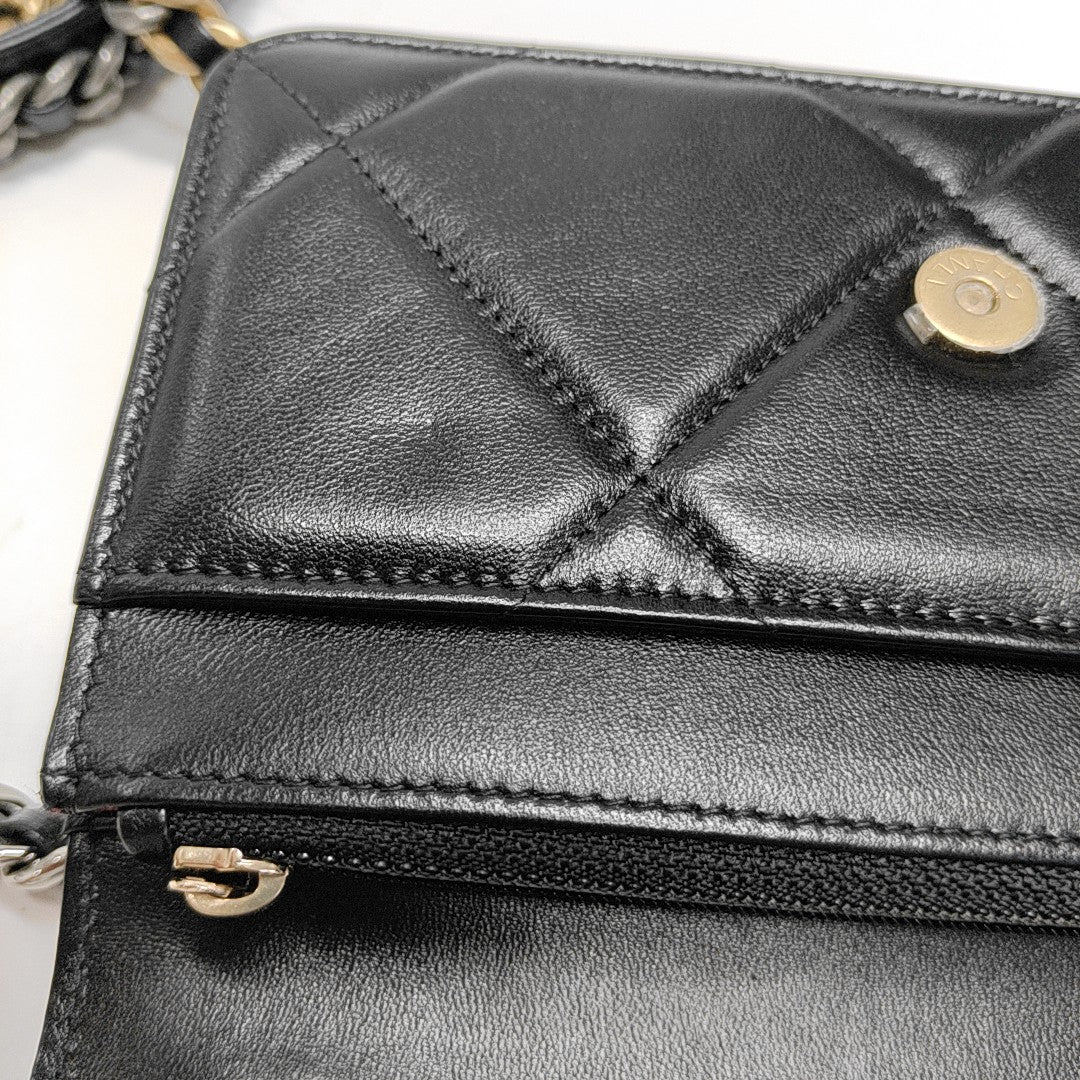 CHANEL 19 WOC Quilted Lambskin Black