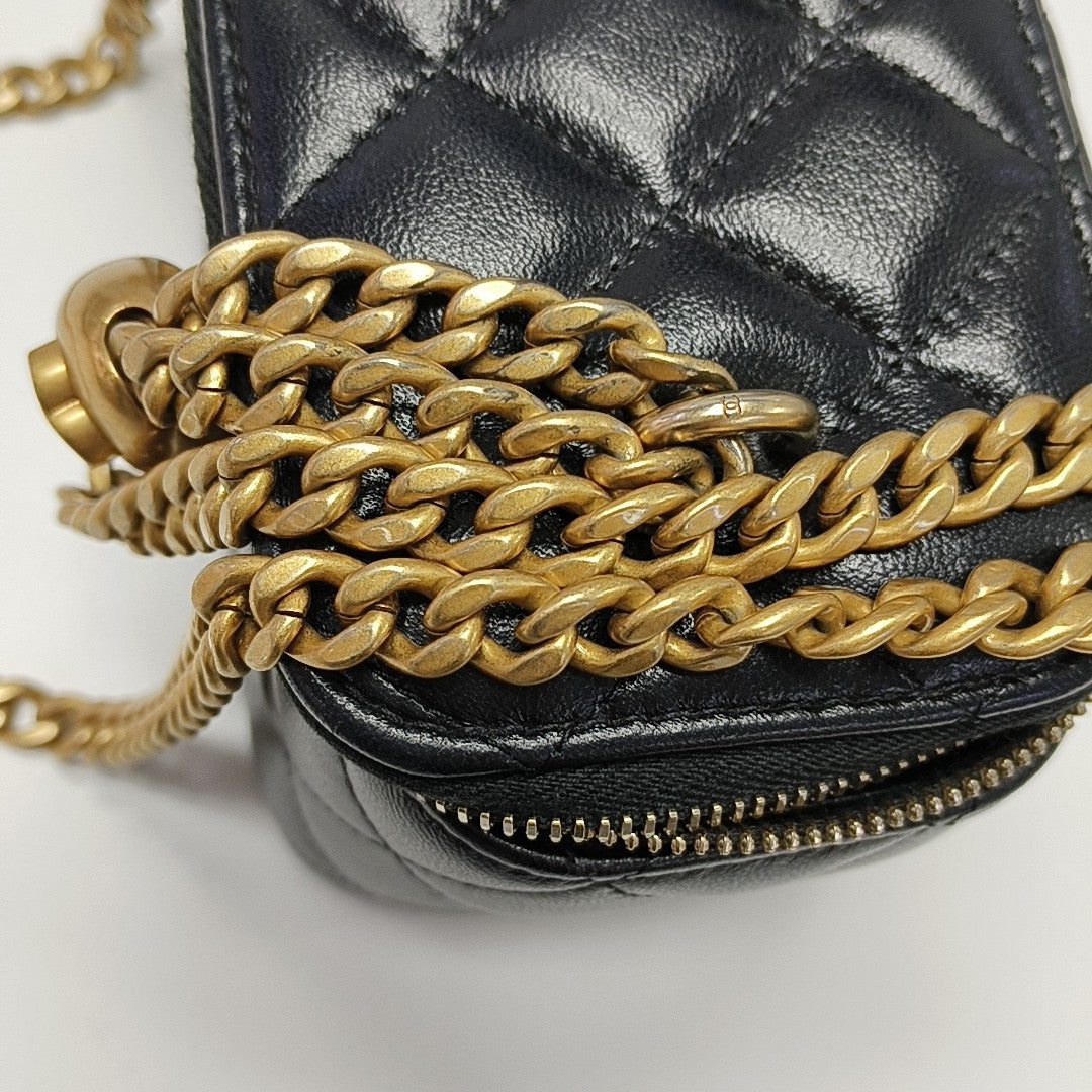 VANITY CASE Small Quilted Lambskin Black