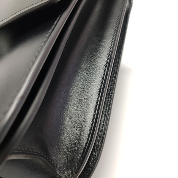 CLASSIC BOX Medium Calfskin Black