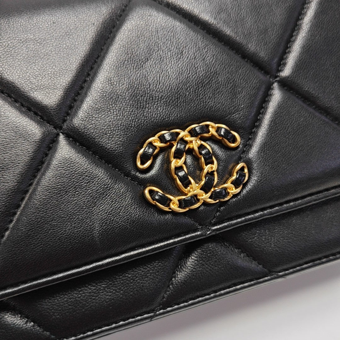 CHANEL 19 WOC Quilted Lambskin Black