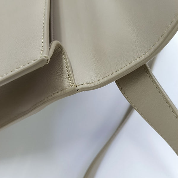 30 Montaigne Small Calfskin Beige