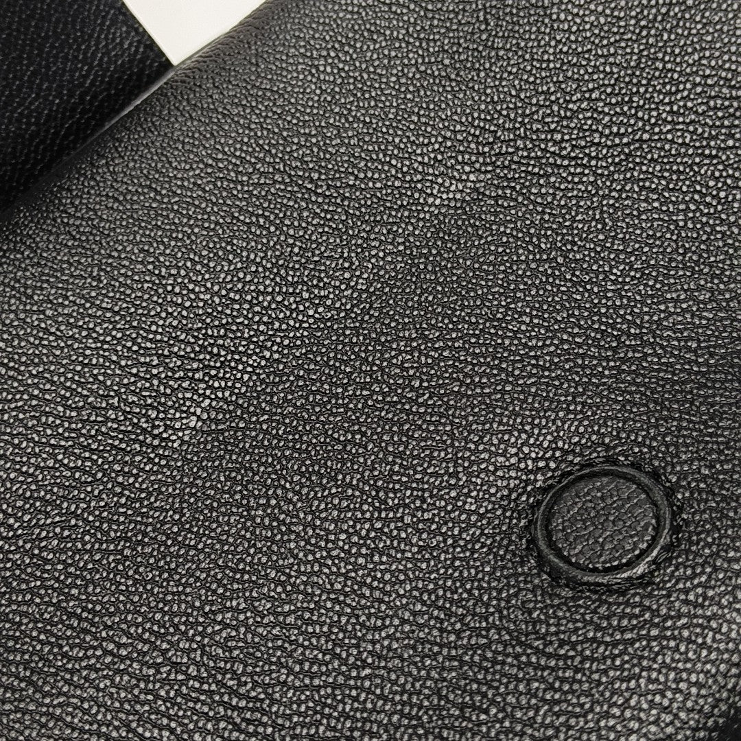 Buckle Calfskin Black